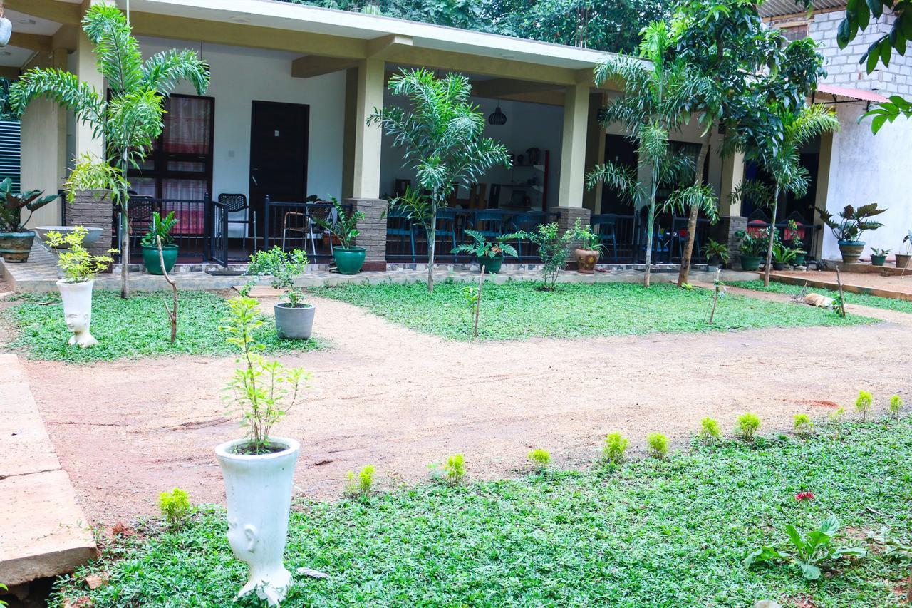 Bed & Bicycle Hostel Dambulla Extérieur photo